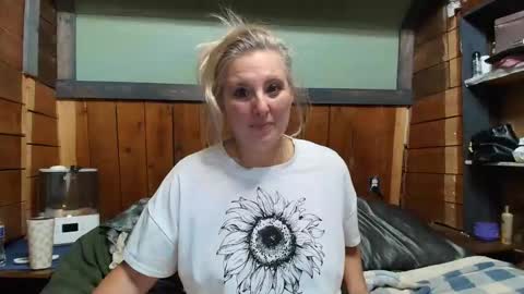 lisanixs online show from March 28, 2026, 4:23 am