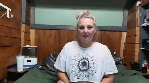 lisanixs online show from May 13, 2026, 4:59 pm