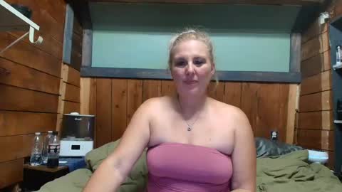 lisanixs online show from June 22, 2026, 3:25 am