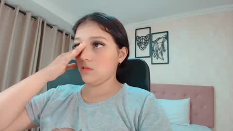 Snapshot of littlemolly_pregnant chatting on July 7, 2026, 12:02 am Sarahs Room online show from July 7, 2026, 12:02 am