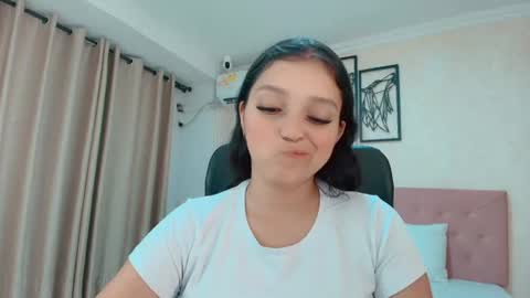 Snapshot of littlemolly_pregnant chatting on July 11, 2026, 1:41 am Sarahs Room online show from July 11, 2026, 1:41 am