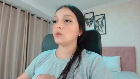 Snapshot of littlemolly_pregnant chatting on July 25, 2026, 10:29 pm Sarahs Room online show from July 25, 2026, 10:29 pm
