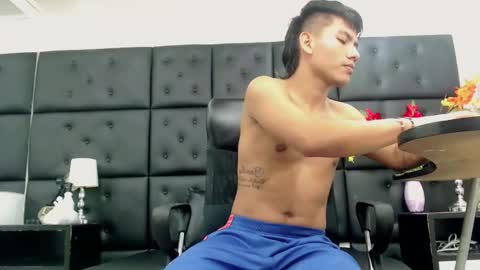 Snapshot of littletommy01 chatting on February 12, 2025, 5:05 am littletommy01 online show from February 12, 2025, 5:05 am