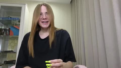 Snapshot of littlevildevil chatting on December 7, 2024, 12:45 pm Eliana online show from December 7, 2024, 12:45 pm