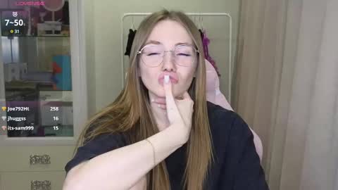 Snapshot of littlevildevil chatting on March 10, 2025, 2:05 pm Eliana online show from March 10, 2025, 2:05 pm