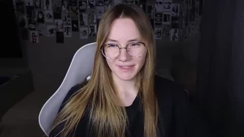 Snapshot of littlevildevil chatting on June 20, 2026, 7:33 am Eliana online show from June 20, 2026, 7:33 am