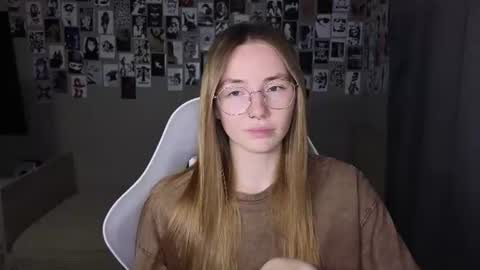 Snapshot of littlevildevil chatting on June 30, 2026, 6:58 am Eliana online show from June 30, 2026, 6:58 am
