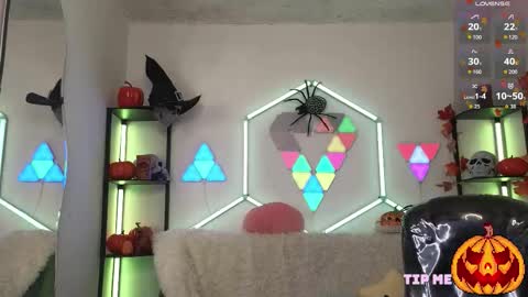 littlevixen18 online show from October 23, 2025, 1:54 pm