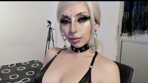 Snapshot of liu_mystik chatting on June 7, 2026, 10:19 am Liu help me to reach 100 thumps up daddy online show from June 7, 2026, 10:19 am