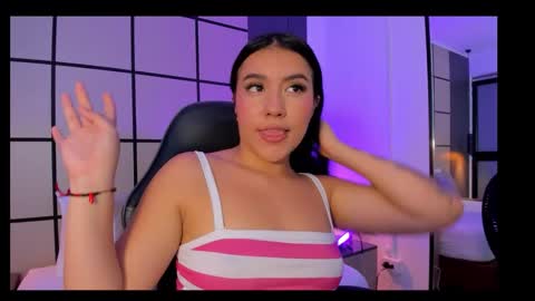 liv honeey  online show from November 19, 2025, 12:27 pm