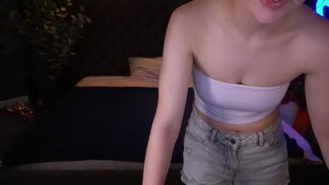 liviashy online show from April 13, 2026, 7:52 pm