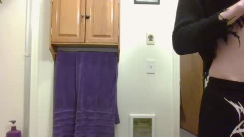 Snapshot of livmirage chatting on February 24, 2025, 1:35 am Liv Mirage online show from February 24, 2025, 1:35 am