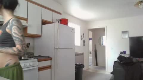 Snapshot of livmirage chatting on September 10, 2025, 4:51 pm Liv Mirage online show from September 10, 2025, 4:51 pm