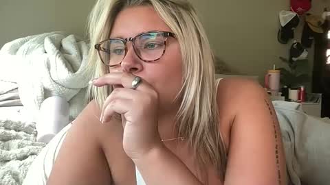 Snapshot of livvymack chatting on September 9, 2025, 6:51 pm Livvy online show from September 9, 2025, 6:51 pm