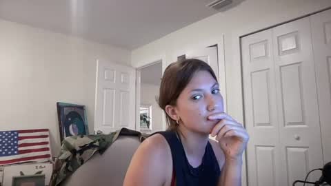 Snapshot of livvyybearxx chatting on June 27, 2026, 10:48 pm liv online show from June 27, 2026, 10:48 pm