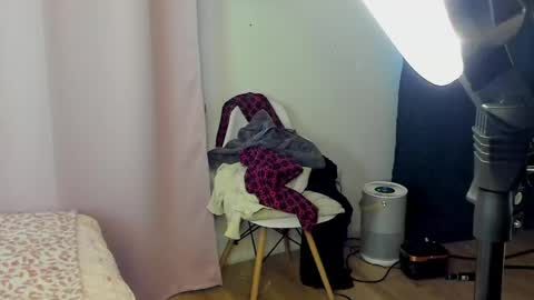 liyafly online show from April 22, 2026, 4:26 am