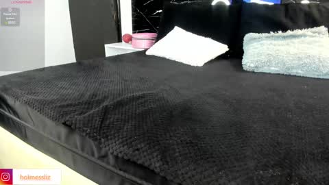 Liz  online show from January 12, 2025, 12:01 pm