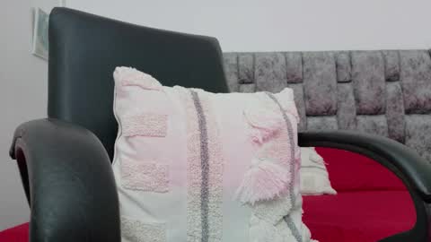  LIZBETH ROSS  online show from November 22, 2025, 12:37 pm