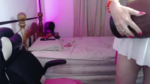 Snapshot of lizicherystrawbery chatting on February 6, 2025, 10:48 am Lizi Chery Strawbery online show from February 6, 2025, 10:48 am