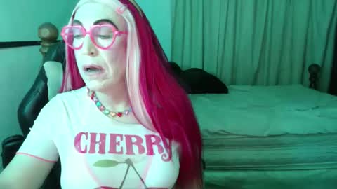 Snapshot of lizicherystrawbery chatting on April 6, 2026, 8:04 am Lizi Chery Strawbery online show from April 6, 2026, 8:04 am