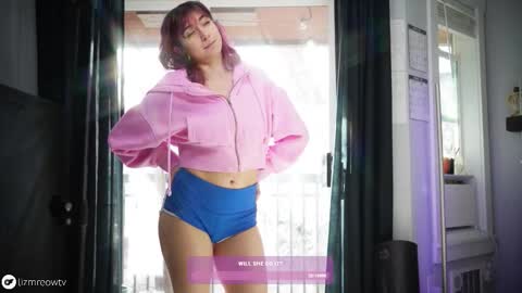 Snapshot of lizmreow chatting on February 23, 2026, 10:18 pm Liselle online show from February 23, 2026, 10:18 pm