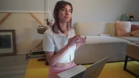 Snapshot of lizmreow chatting on June 3, 2026, 8:14 pm Liselle online show from June 3, 2026, 8:14 pm