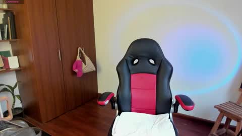 lizynick online show from March 25, 2026, 8:37 pm