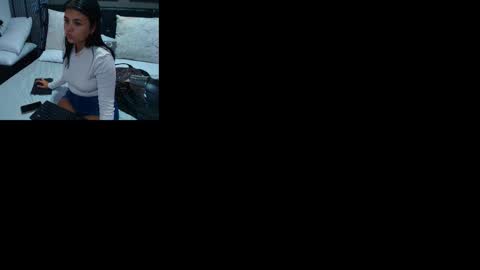 Lizz  online show from September 25, 2025, 11:36 am