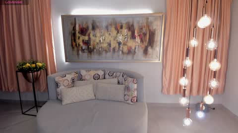 Lizzi  online show from January 25, 2025, 11:02 am