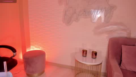 Lizzi  online show from February 18, 2025, 2:49 pm