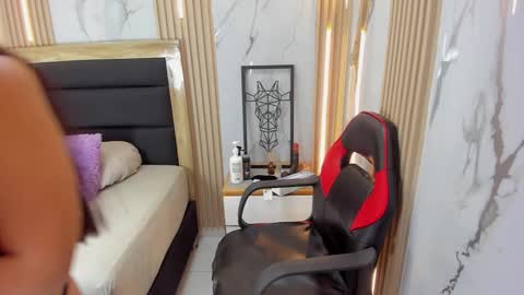 Snapshot of lizziemontana2 chatting on November 4, 2025, 7:46 pm online show from November 4, 2025, 7:46 pm