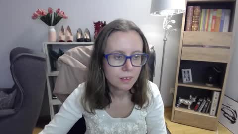 Lizzy online show from November 19, 2025, 5:40 am