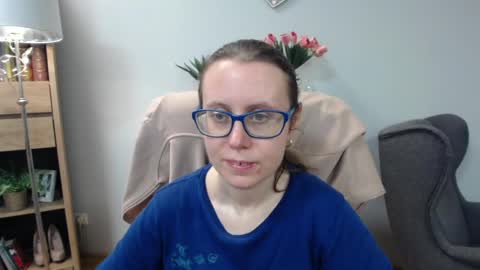 Snapshot of lizzy_sparkle chatting on April 21, 2026, 4:30 am Lizzy online show from April 21, 2026, 4:30 am