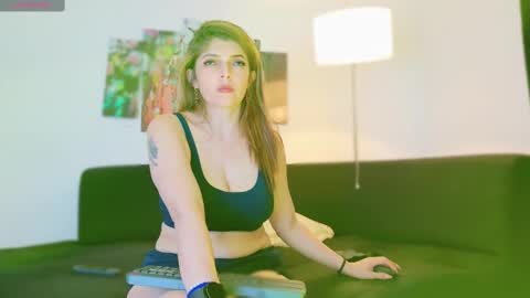 Snapshot of lizzymontana chatting on March 2, 2025, 4:07 am Liz online show from March 2, 2025, 4:07 am