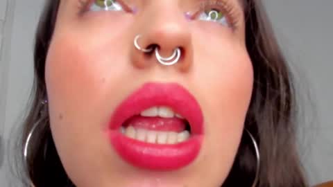 Snapshot of llanna_ chatting on February 19, 2025, 7:06 am Llanna online show from February 19, 2025, 7:06 am