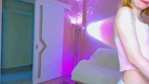 llovelymia online show from June 22, 2026, 2:46 am