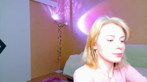 llovelymia online show from July 11, 2026, 3:20 am