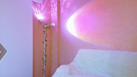 llovelymia online show from July 18, 2026, 3:11 am