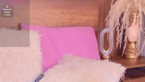 Snapshot of loana_vegas chatting on May 6, 2026, 6:13 pm LOANA online show from May 6, 2026, 6:13 pm