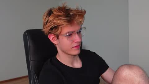 LOGAN FRASER online show from October 22, 2025, 7:19 am