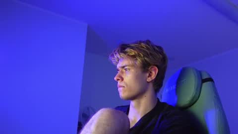 LOGAN FRASER online show from November 6, 2025, 1:56 pm