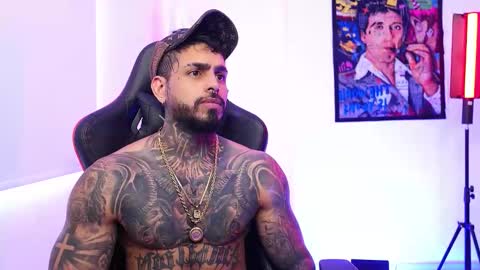 Snapshot of logan_hugh8 chatting on November 17, 2025, 7:19 pm logan_hugh8 online show from November 17, 2025, 7:19 pm