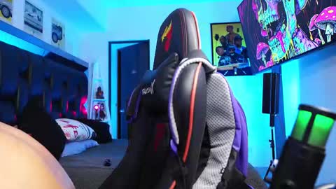 logan_hugh8 online show from March 2, 2026, 7:15 am