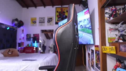 logan_hugh8 online show from March 12, 2026, 1:39 pm