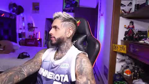 logan_hugh8 online show from March 27, 2026, 11:32 am