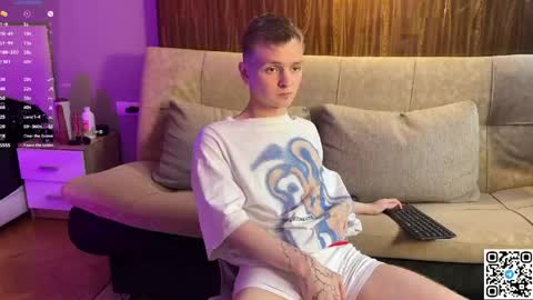 Snapshot of logan_mett chatting on May 27, 2026, 3:42 pm Logan online show from May 27, 2026, 3:42 pm