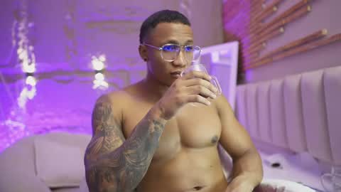 logan_varela online show from May 25, 2026, 2:12 pm