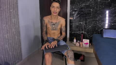 logan_wollff online show from April 7, 2026, 7:58 pm