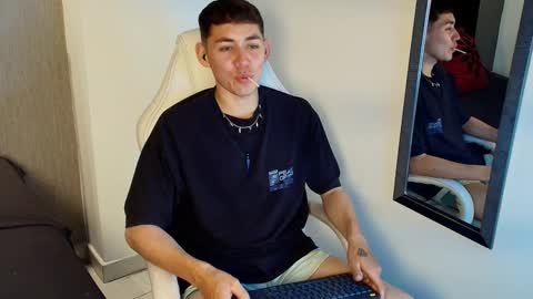 Loganfoster  online show from January 7, 2026, 9:28 pm