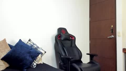 Snapshot of logannick chatting on November 4, 2025, 8:24 am Logan online show from November 4, 2025, 8:24 am